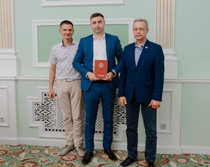 Руководителю Чувашского регионального отделения партии «Зеленые» Владимиру Савинову вручили диплом президентской программы подготовки управленческих кадров
